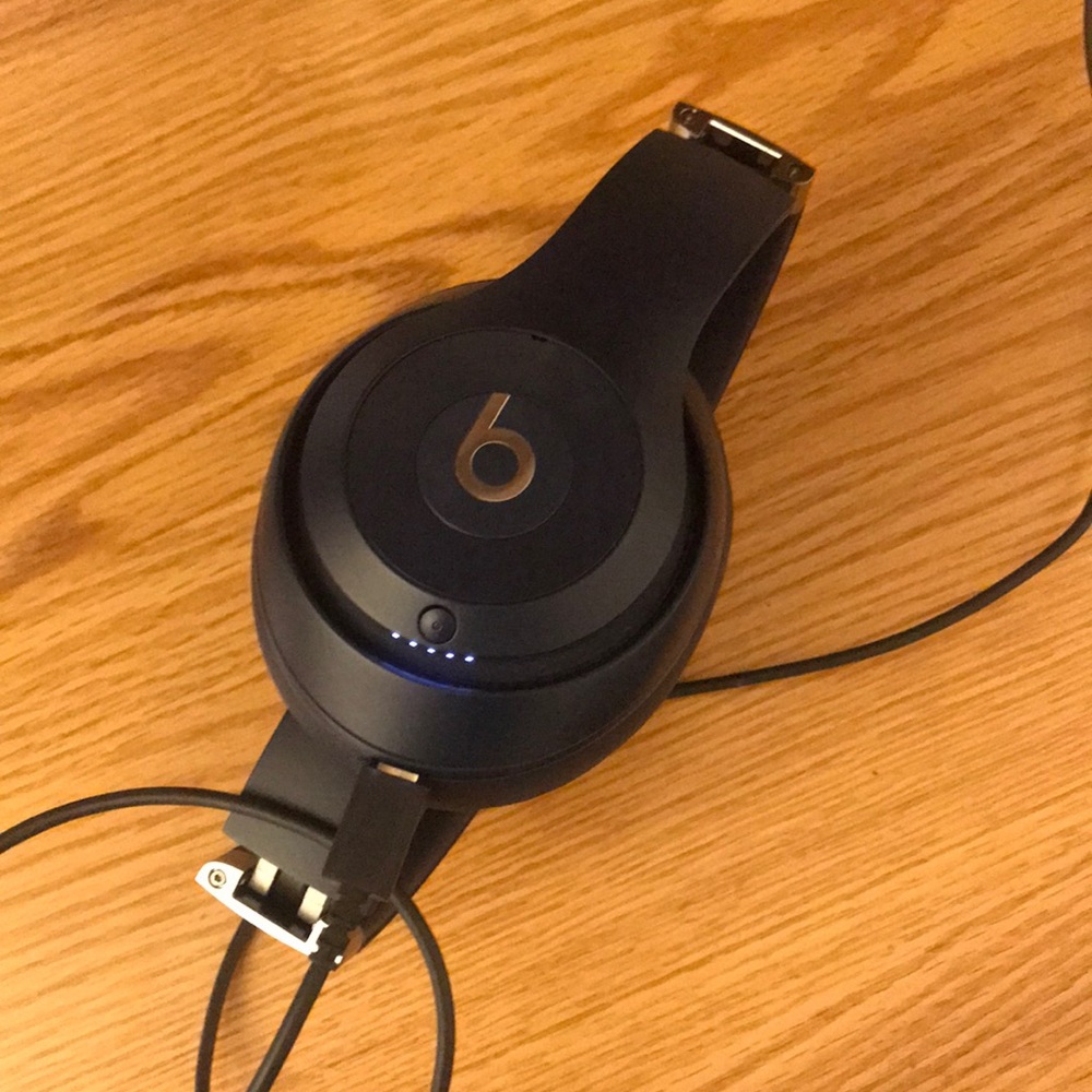 SOLD beats studio 3 wireless headphones navy